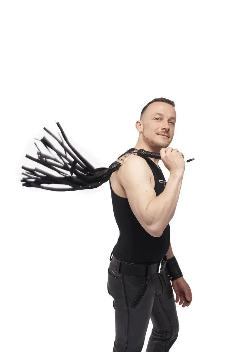 Mister B Impact Premium Leather Flogger Curling Mechanism - Bilde 3