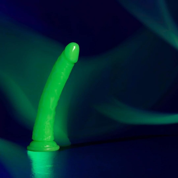 Slim Realistic Dildo with Suction Cup - Glow in the Dark - 9'' / 22,5 cm - Bilde 4